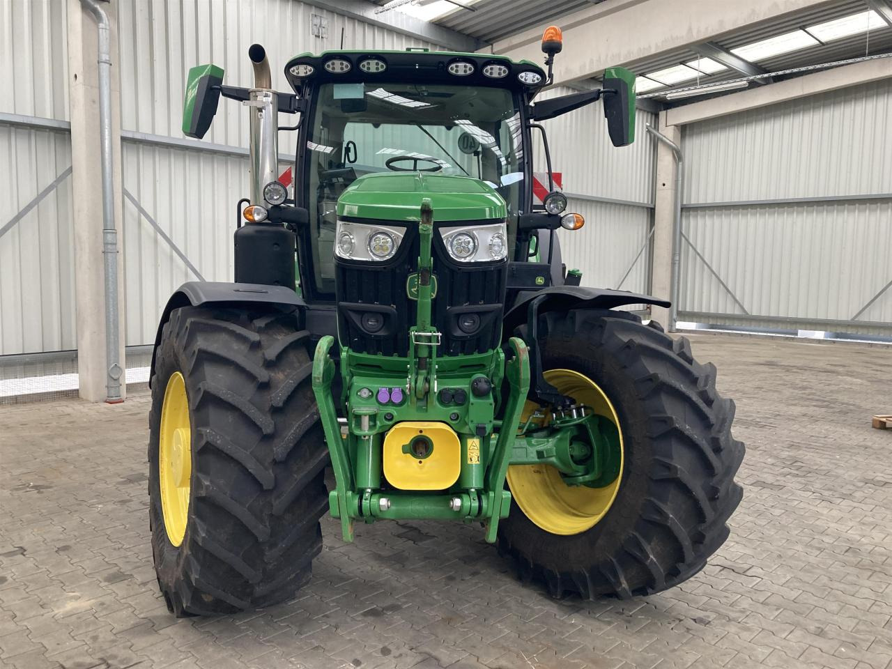 John Deere 6R 185 - Трактор: фото 3 John Deere 6R 185 - Трактор: фото 3