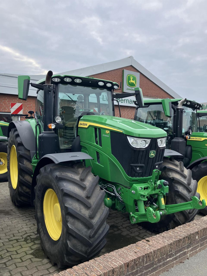 John Deere 6R 215 - Трактор: фото 2 John Deere 6R 215 - Трактор: фото 2