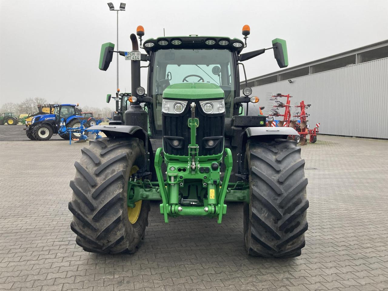 John Deere 6R 215 - Трактор: фото 1 John Deere 6R 215 - Трактор: фото 1