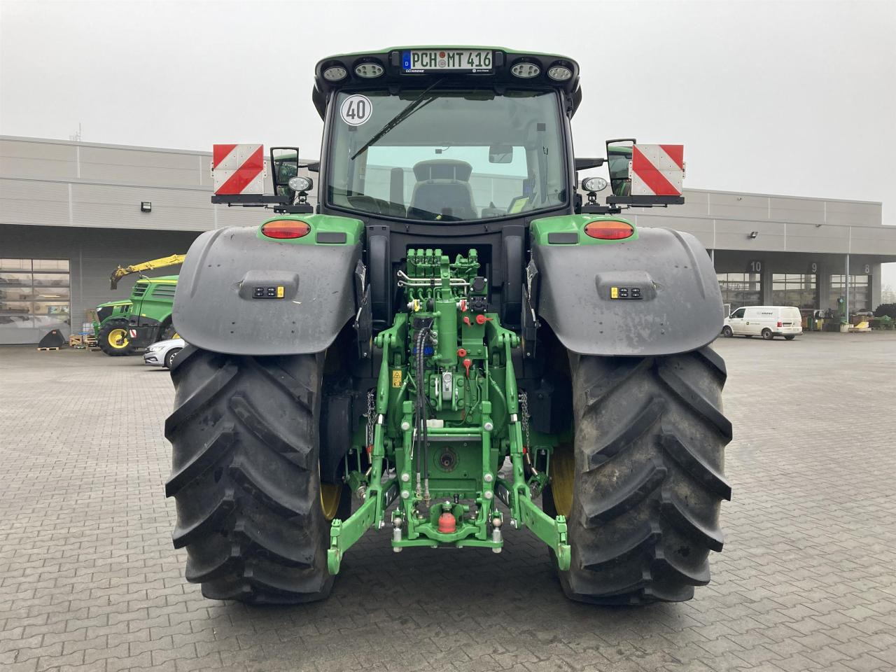John Deere 6R 215 - Трактор: фото 3 John Deere 6R 215 - Трактор: фото 3