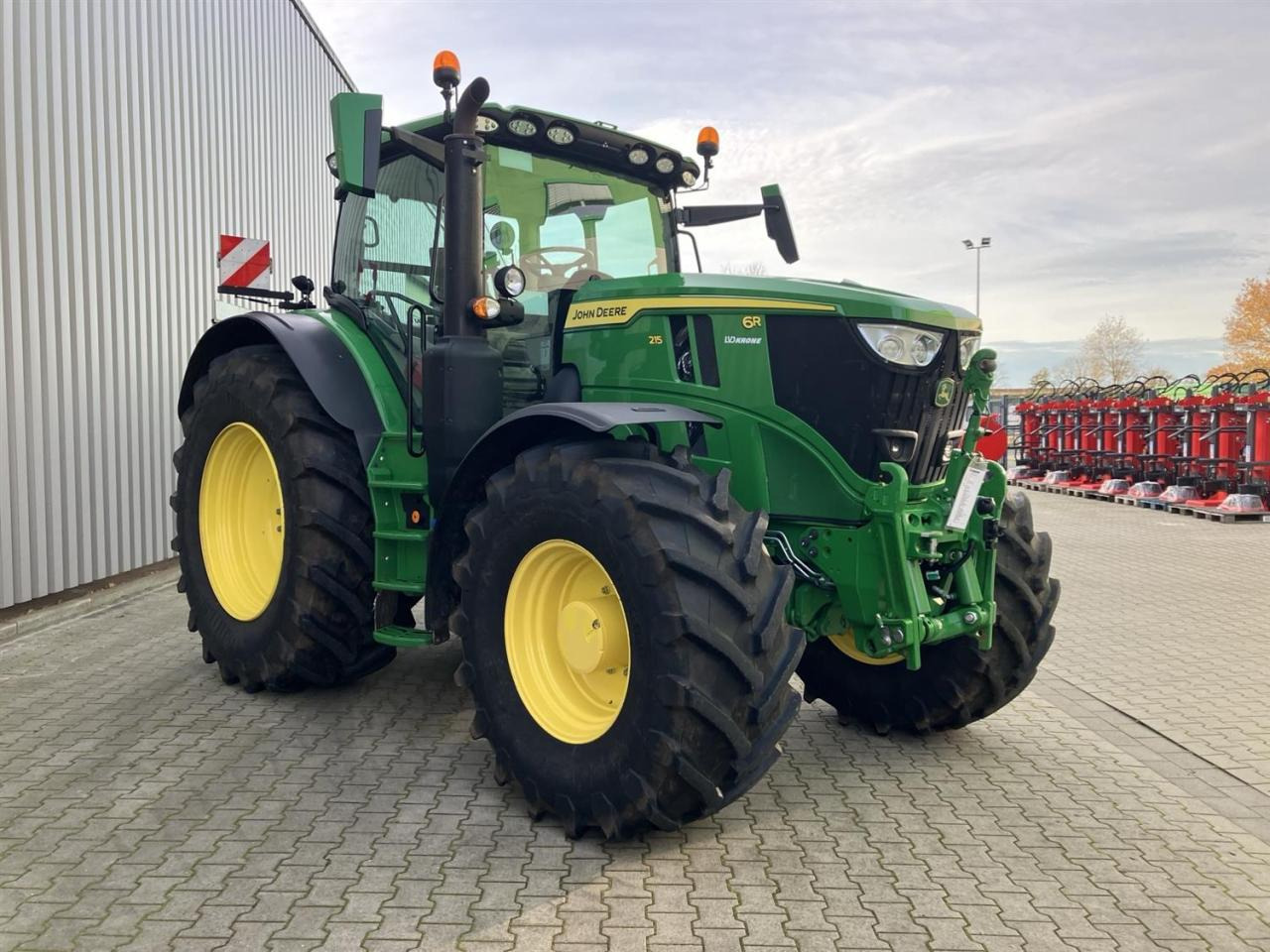 John Deere 6R 215 - Трактор: фото 2 John Deere 6R 215 - Трактор: фото 2