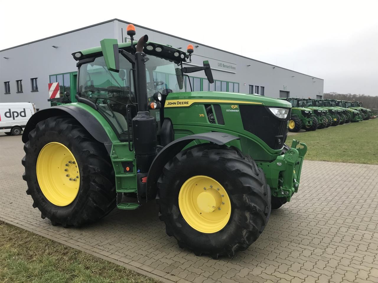 John Deere 6R 215 - Трактор: фото 2 John Deere 6R 215 - Трактор: фото 2