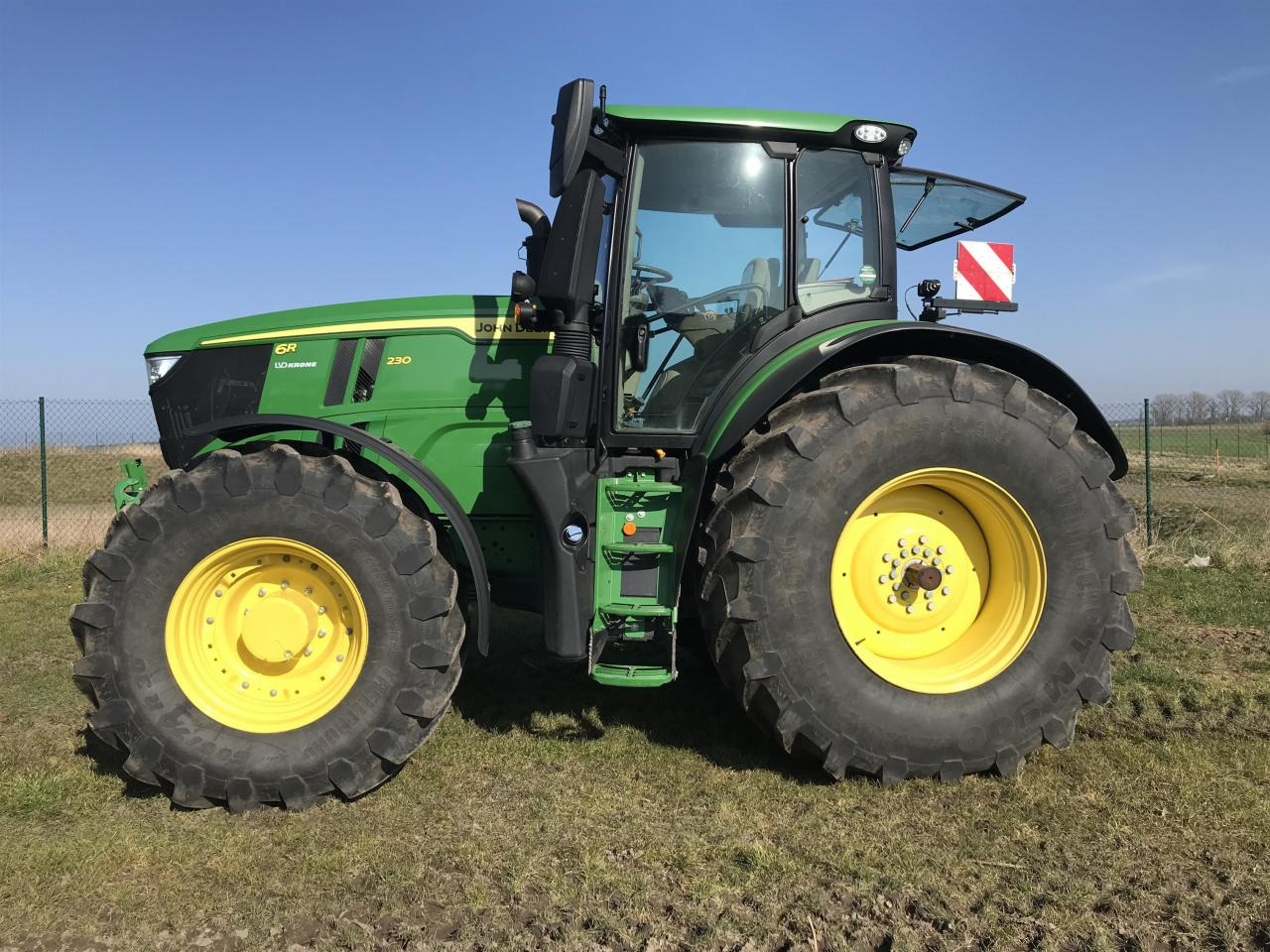 Трактор John Deere 6R 230: фото 1