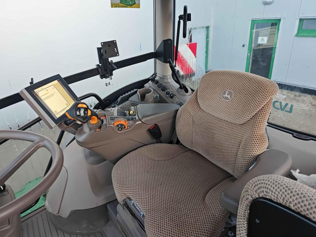 Трактор John Deere 6R 250: фото 8