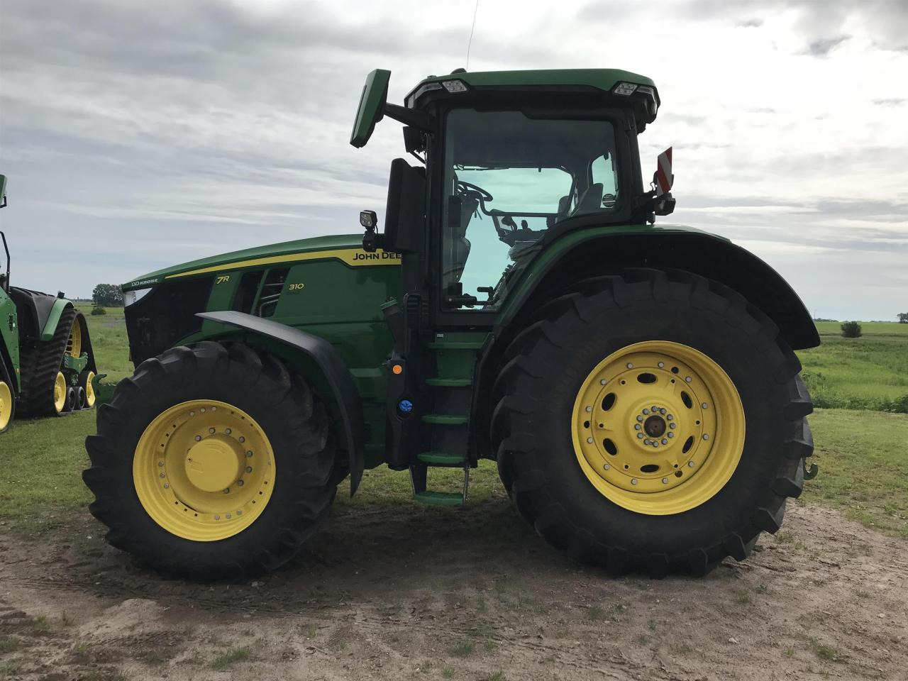 John Deere 7R 310 - Трактор: фото 2 John Deere 7R 310 - Трактор: фото 2