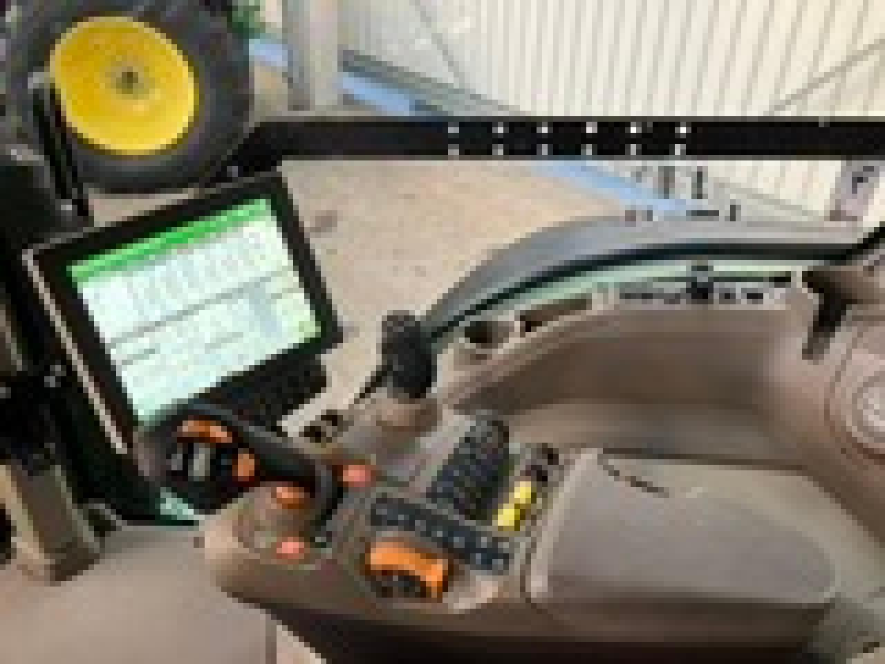 John Deere 7R 330 - Трактор: фото 4 John Deere 7R 330 - Трактор: фото 4