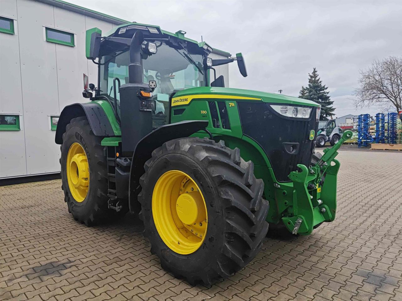 John Deere 7R 330 - Трактор: фото 1 John Deere 7R 330 - Трактор: фото 1