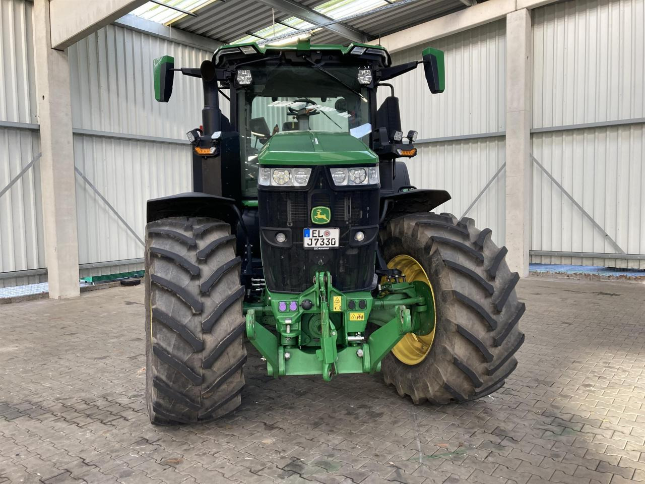 John Deere 7R 330 - Трактор: фото 3 John Deere 7R 330 - Трактор: фото 3