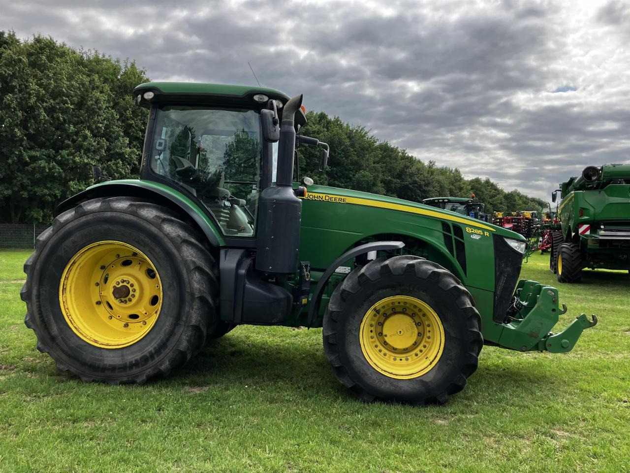 John Deere 8285R - Трактор: фото 2 John Deere 8285R - Трактор: фото 2