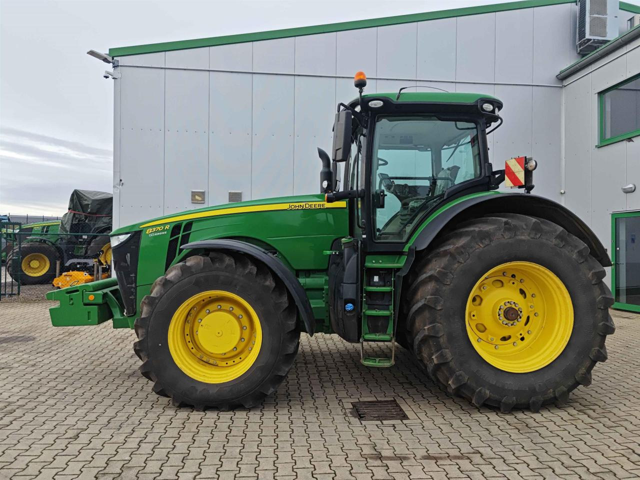 John Deere 8370R - Трактор: фото 2 John Deere 8370R - Трактор: фото 2
