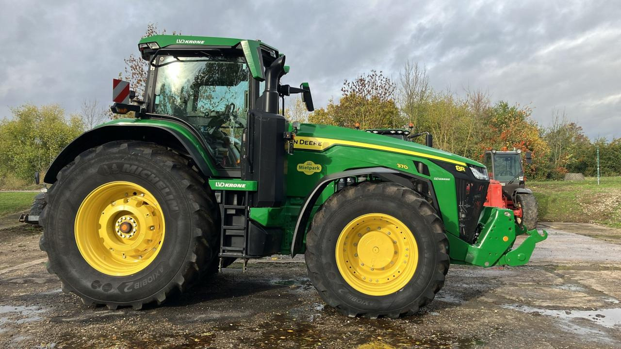 John Deere 8R 370 - Трактор: фото 3 John Deere 8R 370 - Трактор: фото 3