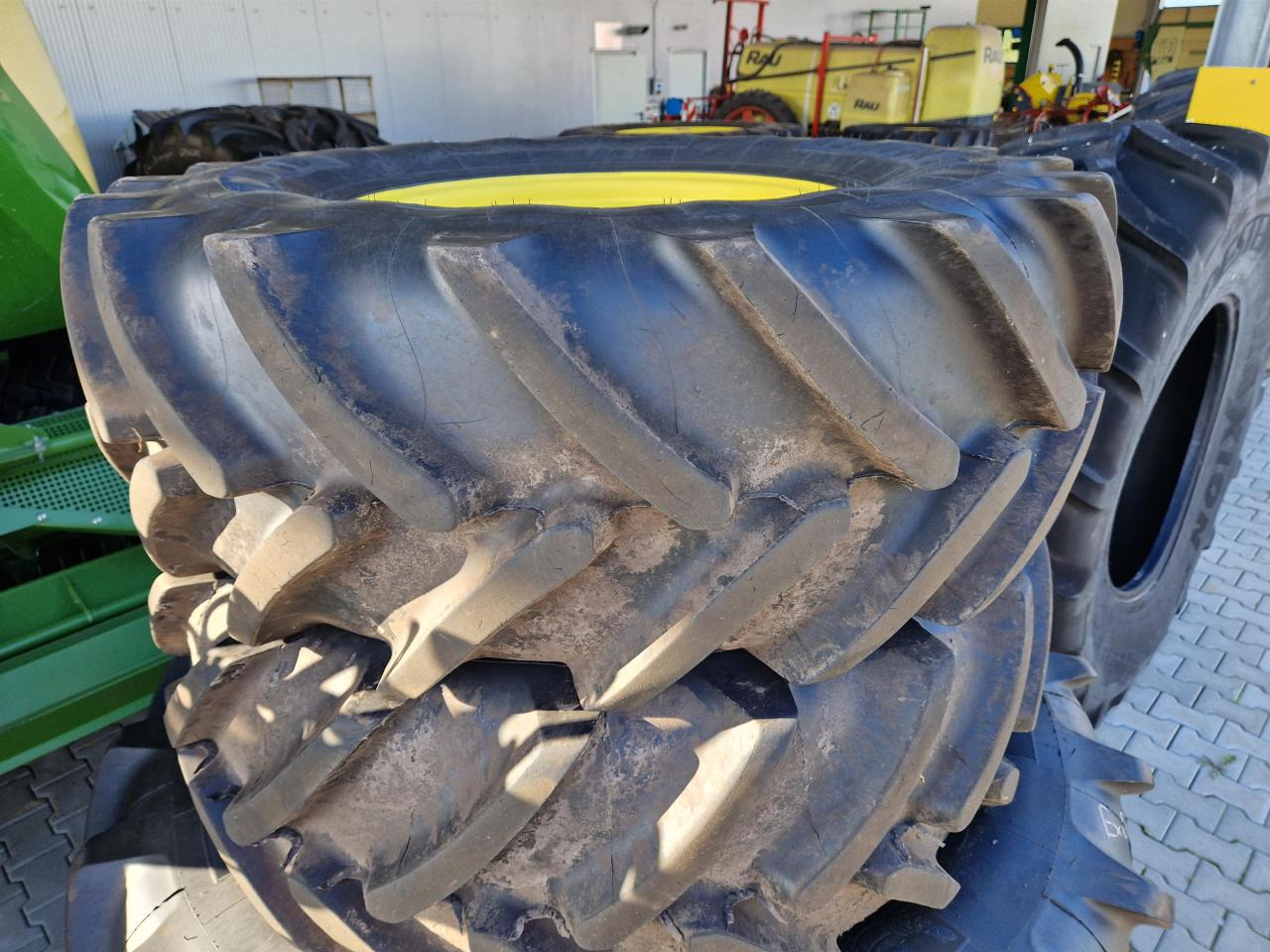 Michelin 420/70R24 - Шина для Сельскохозяйственной техники: фото 1 Michelin 420/70R24 - Шина для Сельскохозяйственной техники: фото 1