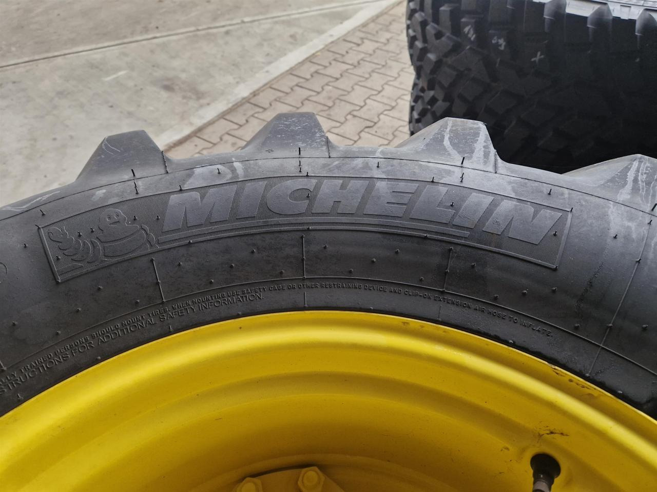 Michelin 420/70R24 - Шина для Сельскохозяйственной техники: фото 3 Michelin 420/70R24 - Шина для Сельскохозяйственной техники: фото 3