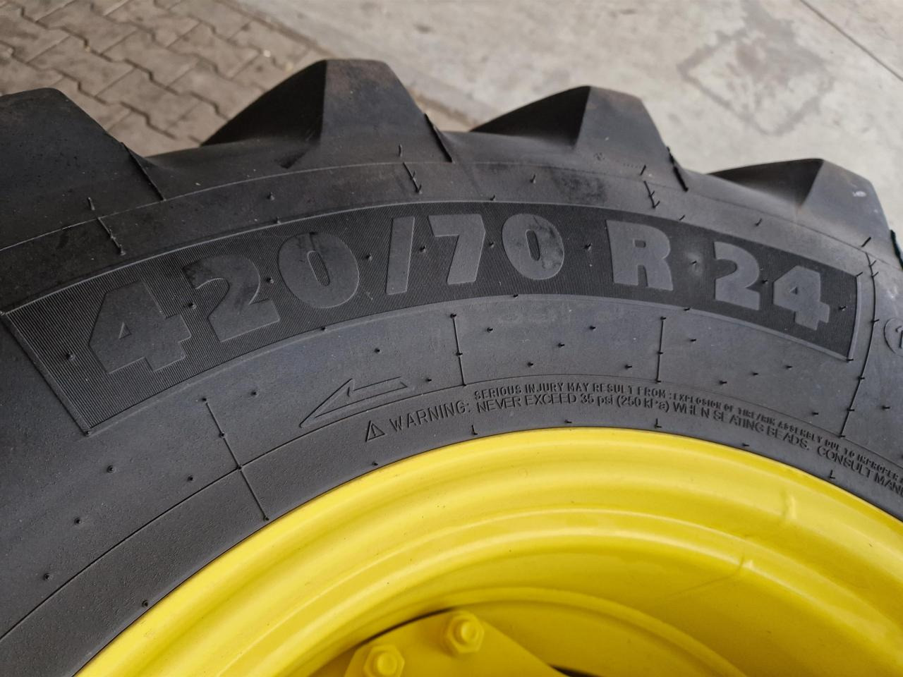 Michelin 420/70R24 - Шина для Сельскохозяйственной техники: фото 2 Michelin 420/70R24 - Шина для Сельскохозяйственной техники: фото 2