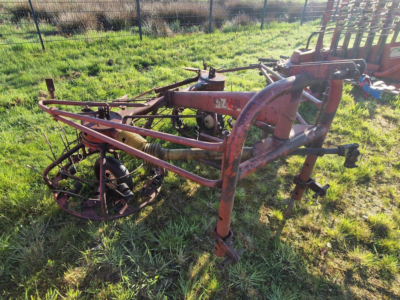 Zweegers Kombiheuer - Сеноворошилка: фото 1 Zweegers Kombiheuer - Сеноворошилка: фото 1