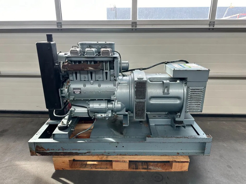 Hatz 3M40L Mecc Alte Spa 40 kVA generatorset ex Emergency ! 22 hours ! - Электрогенератор: фото 1 Hatz 3M40L Mecc Alte Spa 40 kVA generatorset ex Emergency ! 22 hours ! - Электрогенератор: фото 1