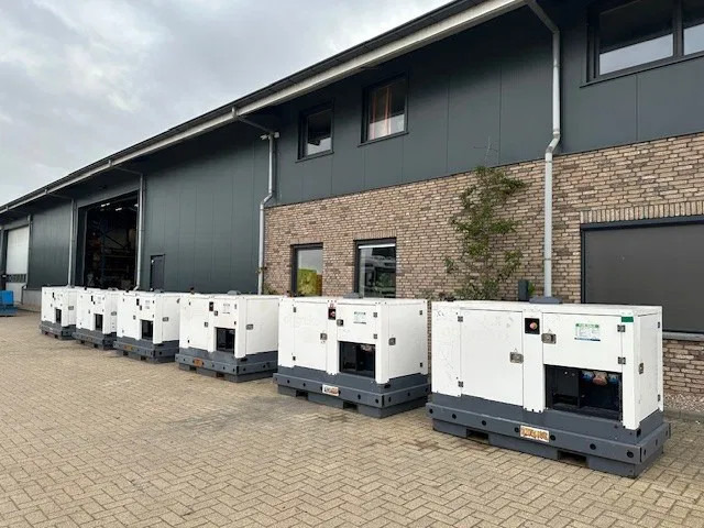 Электрогенератор Iveco FPT F32 AM1A Leroy Somer 32 kVA Silent generatorset 28 hours !: фото 8 Электрогенератор Iveco FPT F32 AM1A Leroy Somer 32 kVA Silent generatorset 28 hours !: фото 8