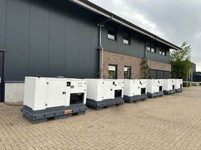 Электрогенератор Iveco FPT F32 AM1A Leroy Somer 32 kVA Silent generatorset 28 hours !: фото 5 Электрогенератор Iveco FPT F32 AM1A Leroy Somer 32 kVA Silent generatorset 28 hours !: фото 5