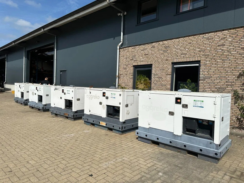 Iveco FPT F32 AM1A Leroy Somer 32 kVA Silent generatorset 39 hours ! - Электрогенератор: фото 5 Iveco FPT F32 AM1A Leroy Somer 32 kVA Silent generatorset 39 hours ! - Электрогенератор: фото 5