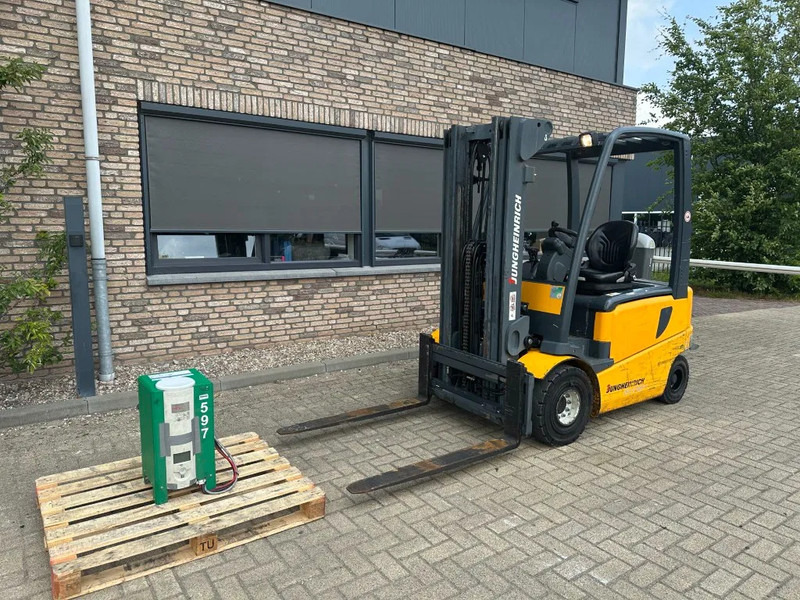 Jungheinrich EFG 425 k-470DZ/SP 2.5 ton Triplex Freelift Sideshift Elektra Heftruck Accu 2016 - Электропогрузчик: фото 4 Jungheinrich EFG 425 k-470DZ/SP 2.5 ton Triplex Freelift Sideshift Elektra Heftruck Accu 2016 - Электропогрузчик: фото 4