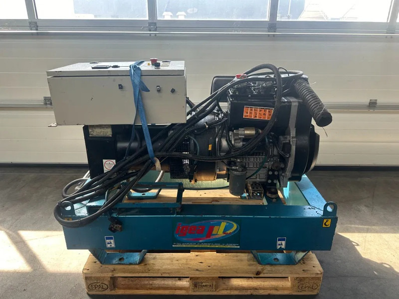 Lombardini 9LD 561-2 Mecc Alte Spa 16 kVA generatorset - Электрогенератор: фото 1 Lombardini 9LD 561-2 Mecc Alte Spa 16 kVA generatorset - Электрогенератор: фото 1