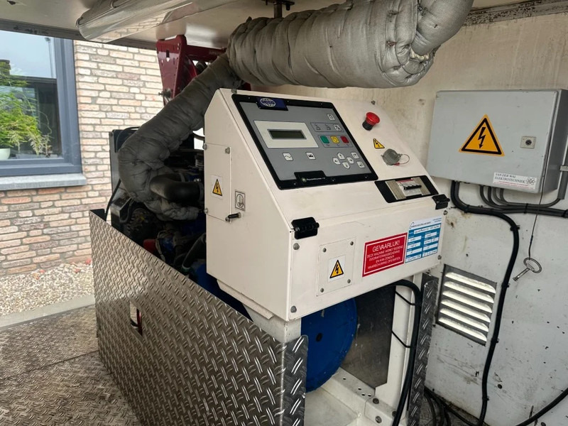 Perkins DIBO IBH-M 20015 Hogedruk unit 200 Bar 15 L / min Mobiele Aanhanger 12.5 kVA aggregaat - Мойка высокого давления: фото 3 Perkins DIBO IBH-M 20015 Hogedruk unit 200 Bar 15 L / min Mobiele Aanhanger 12.5 kVA aggregaat - Мойка высокого давления: фото 3
