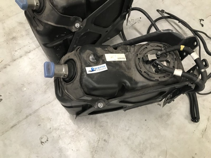 Mercedes-Benz Ad-blue tank met vlotter en steun - Бак для AdBlue для Грузовиков: фото 2 Mercedes-Benz Ad-blue tank met vlotter en steun - Бак для AdBlue для Грузовиков: фото 2