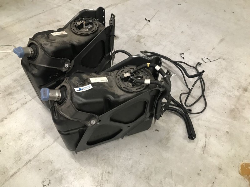 Mercedes-Benz Ad-blue tank met vlotter en steun - Бак для AdBlue для Грузовиков: фото 1 Mercedes-Benz Ad-blue tank met vlotter en steun - Бак для AdBlue для Грузовиков: фото 1