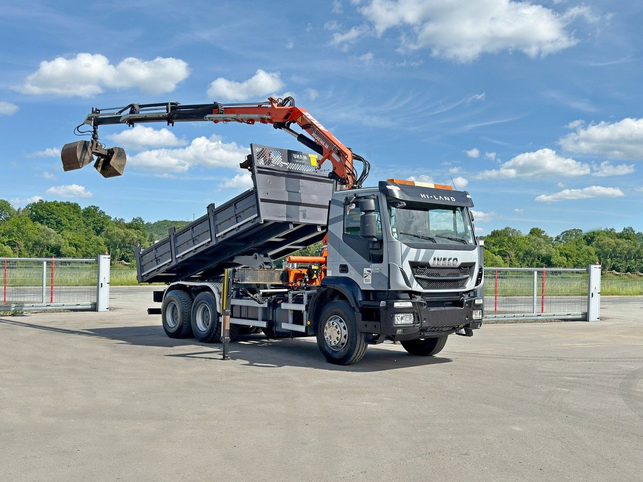 Iveco TRAKKER 410*Kipper 5,20m*ATLAS 165.2E * FUNK/6x4 Iveco TRAKKER 410*Kipper 5,20m*ATLAS 165.2E * FUNK/6x4 - Автоманипулятор, Самосвал: фото 2 Iveco TRAKKER 410*Kipper 5,20m*ATLAS 165.2E * FUNK/6x4 Iveco TRAKKER 410*Kipper 5,20m*ATLAS 165.2E * FUNK/6x4 - Автоманипулятор, Самосвал: фото 2