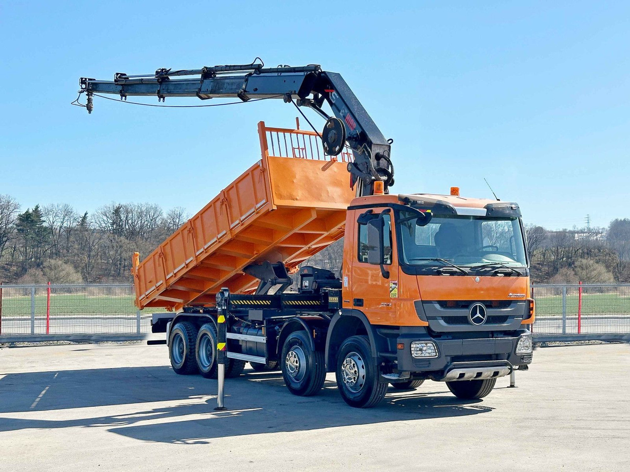 Mercedes-Benz ACTROS 3241 * HIAB 322 EP-4 HIDUO + FUNK / 8x4 - Самосвал, Автоманипулятор: фото 2 Mercedes-Benz ACTROS 3241 * HIAB 322 EP-4 HIDUO + FUNK / 8x4 - Самосвал, Автоманипулятор: фото 2