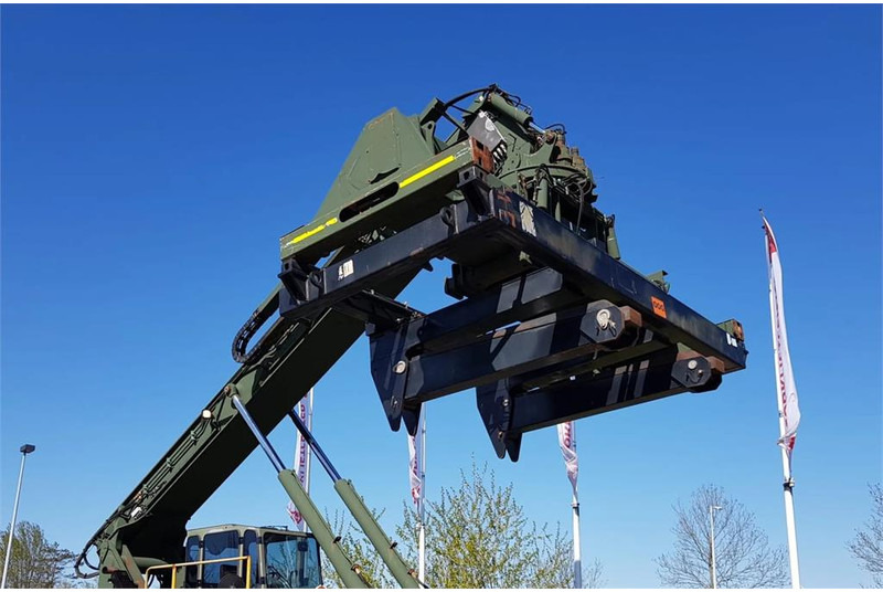 Kalmar Foldable Forks Attachment for ISO Spreaders - Навесное оборудование для Погрузочно-разгрузочной техники: фото 2 Kalmar Foldable Forks Attachment for ISO Spreaders - Навесное оборудование для Погрузочно-разгрузочной техники: фото 2