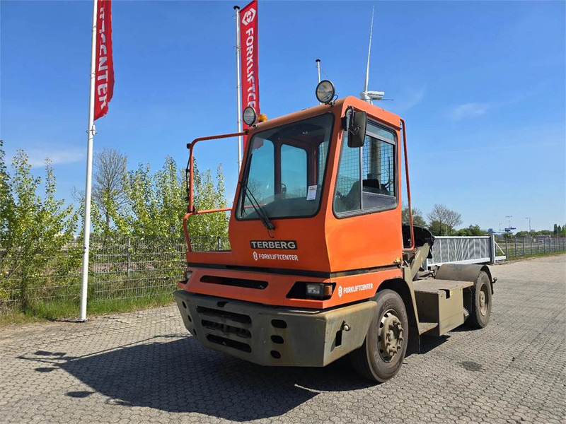 Terberg YT182 - Терминальный тягач: фото 2 Terberg YT182 - Терминальный тягач: фото 2