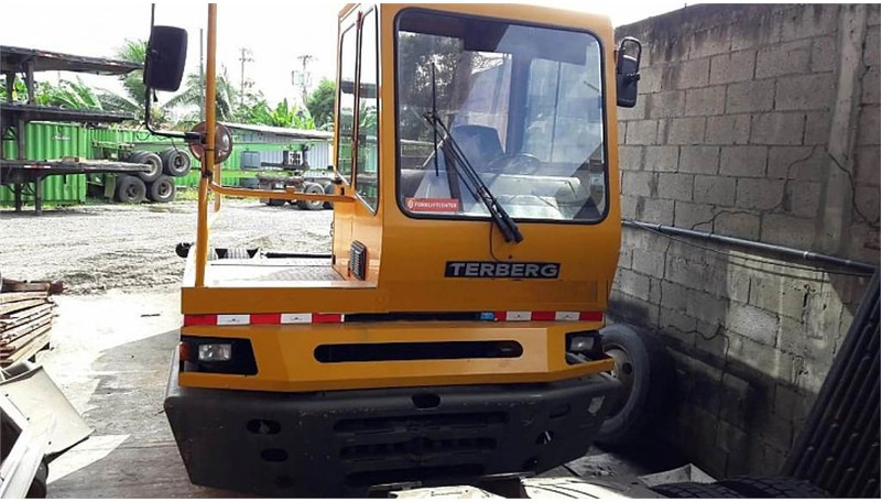 Terberg YT182 - Терминальный тягач: фото 2 Terberg YT182 - Терминальный тягач: фото 2