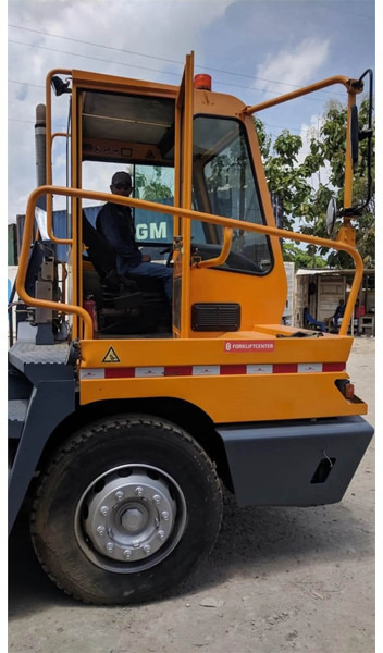 Terberg YT182 - Терминальный тягач: фото 4 Terberg YT182 - Терминальный тягач: фото 4