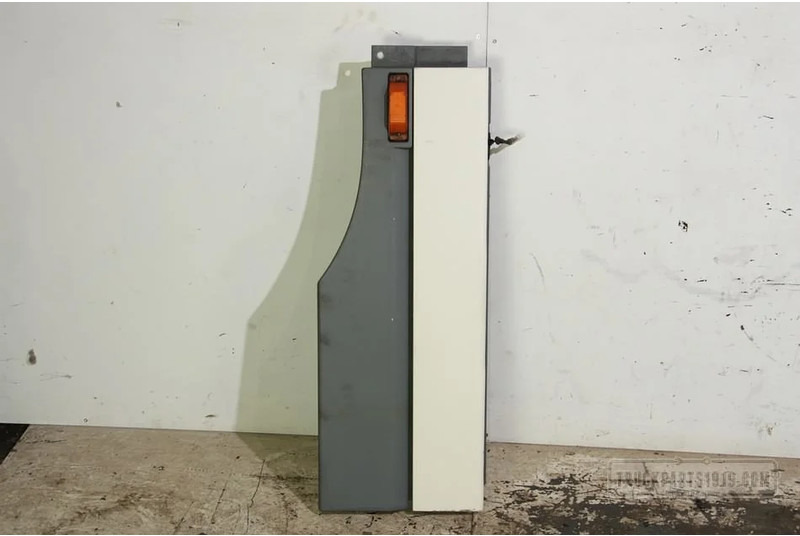 DAF XF Body & Chassis Parts DAF XF Opstapbakplaat li. - Кузов и экстерьер для Грузовиков: фото 1 DAF XF Body & Chassis Parts DAF XF Opstapbakplaat li. - Кузов и экстерьер для Грузовиков: фото 1