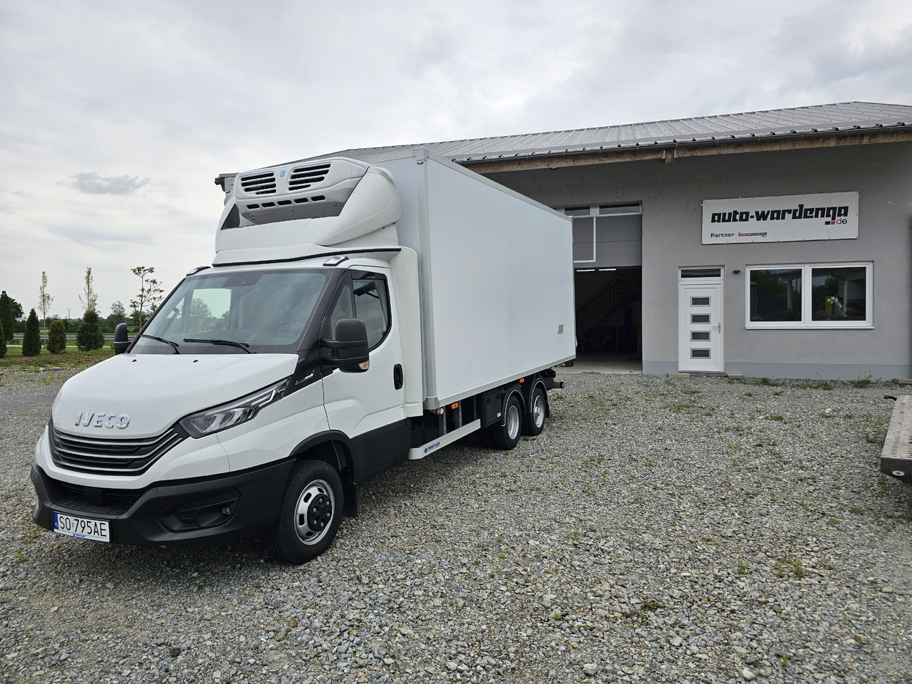IVECO Daily BE-Truck 35S18H A8 180 PS Kühlkoffer 7.000kg Gesamtgewicht - Рефрижератор: фото 1 IVECO Daily BE-Truck 35S18H A8 180 PS Kühlkoffer 7.000kg Gesamtgewicht - Рефрижератор: фото 1