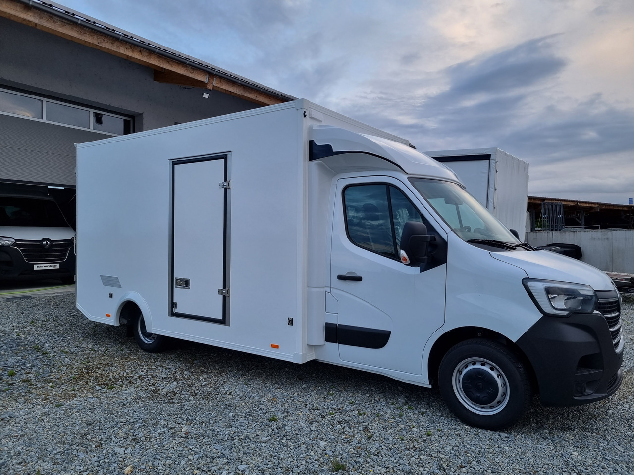 Renault Master 165 Koffer Platform Tiefrahmen - Фургон с закрытым кузовом: фото 1 Renault Master 165 Koffer Platform Tiefrahmen - Фургон с закрытым кузовом: фото 1