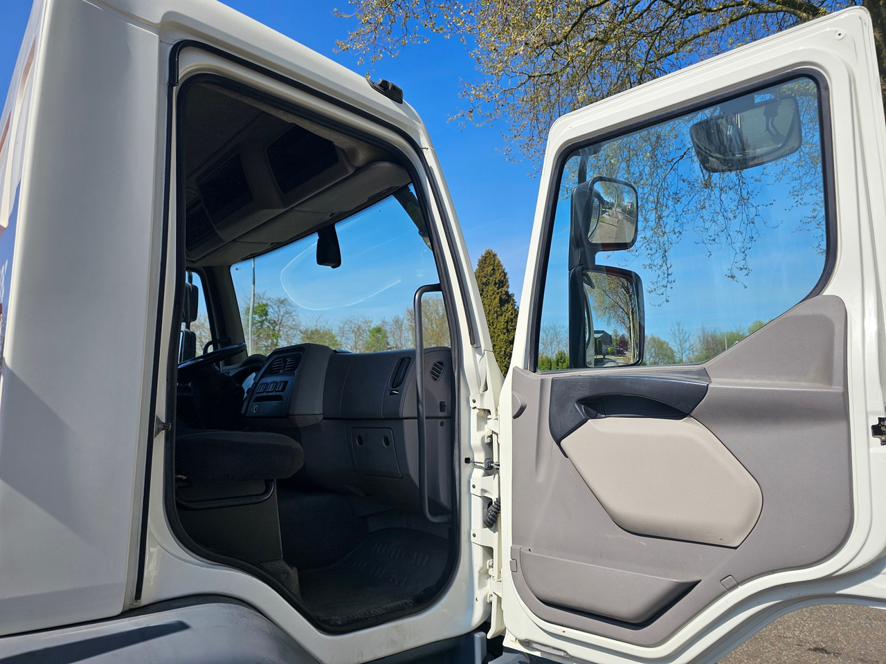 Портальный бункеровоз DAF LF 220 Euro 6: фото 12
