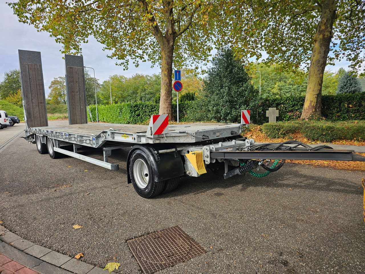 Humbauer HTD30 With Hydraulic Ramps - Низкорамный прицеп: фото 3 Humbauer HTD30 With Hydraulic Ramps - Низкорамный прицеп: фото 3