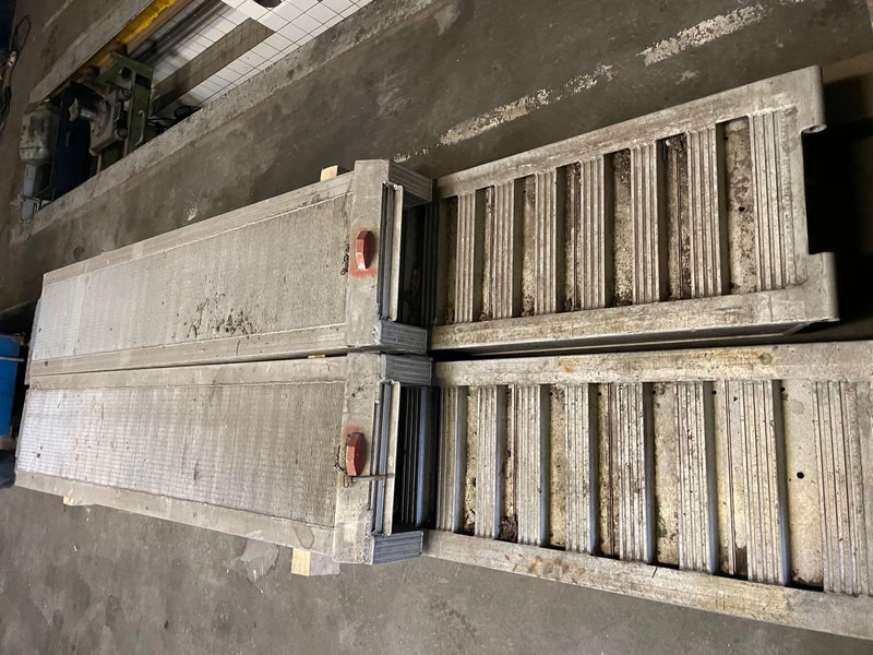 Kässbohrer Oprijplaaten - Низкорамный полуприцеп: фото 2 Kässbohrer Oprijplaaten - Низкорамный полуприцеп: фото 2