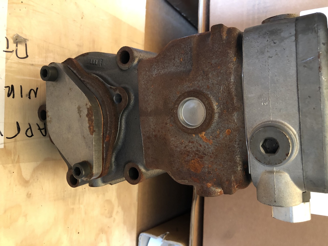 AIR COMPRESSOR MAN TGA  - Пневмокомпрессор: фото 3 AIR COMPRESSOR MAN TGA  - Пневмокомпрессор: фото 3