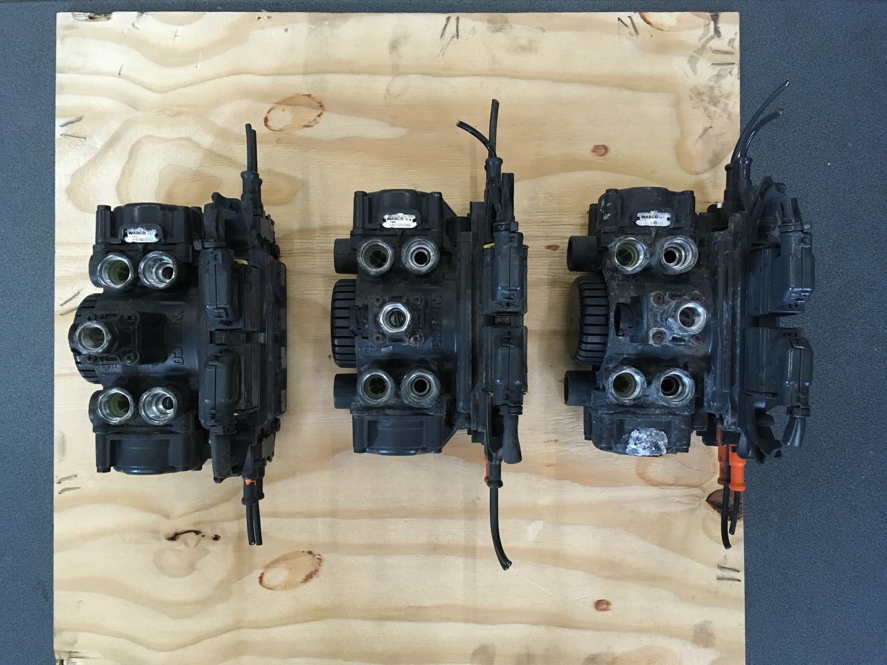 AXLE MODULATOR EPB-2 ACTROS-ATEGO - Детали тормозной системы для Грузовиков: фото 1 AXLE MODULATOR EPB-2 ACTROS-ATEGO - Детали тормозной системы для Грузовиков: фото 1