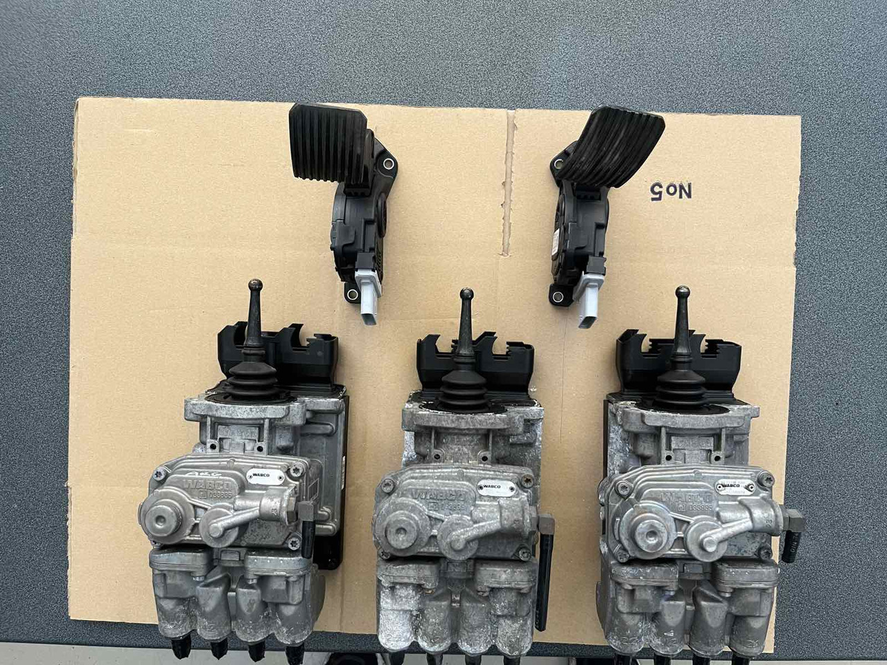 Детали тормозной системы для Грузовиков FOOT BRAKE VALVE ELECTRONIC BRAKE SYSTEM MAN TGM-TGL: фото 7