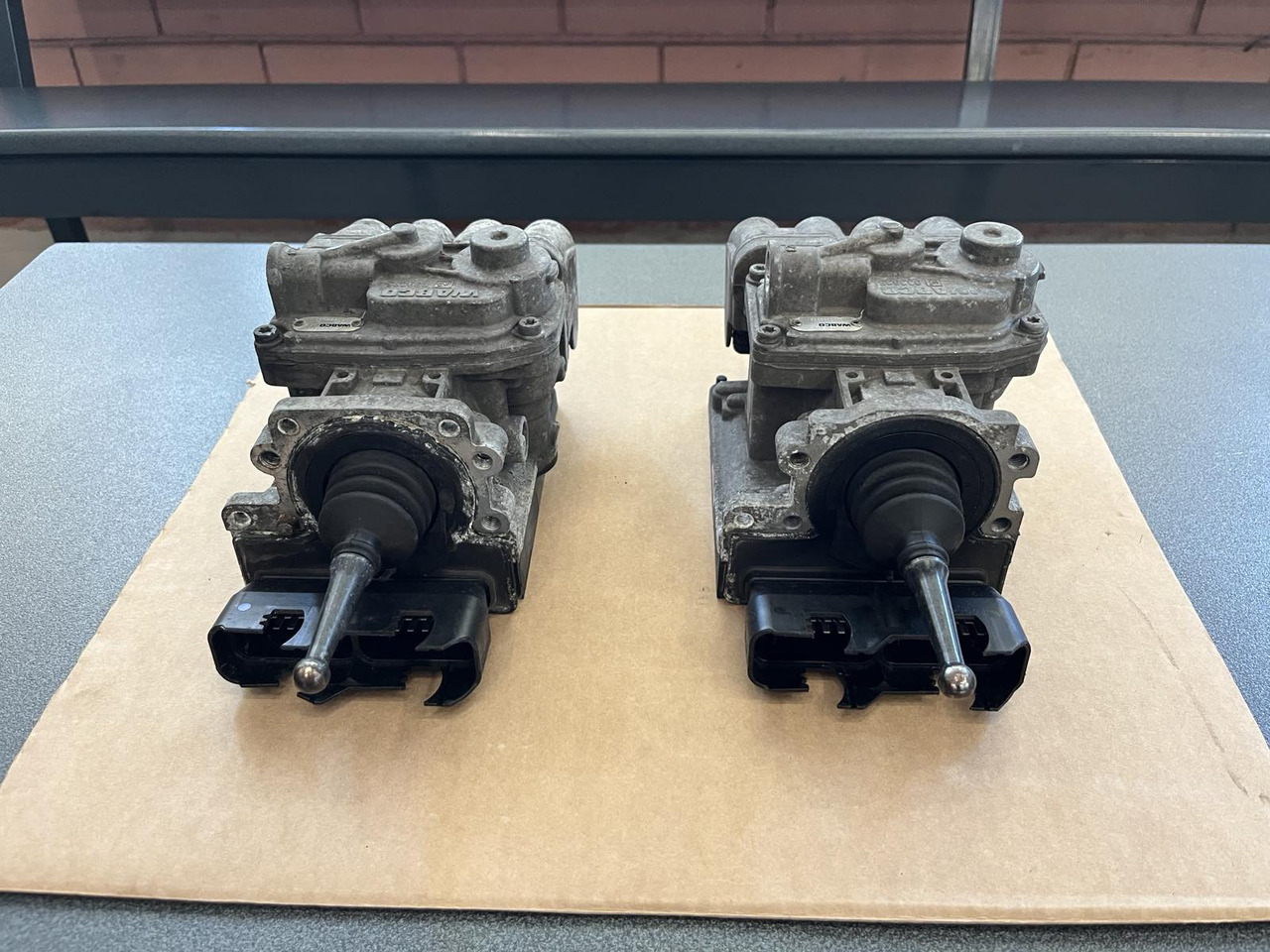 FOOT BRAKE VALVE ELECTRONIC BRAKE SYSTEM MAN TGM-TGL - Детали тормозной системы для Грузовиков: фото 1 FOOT BRAKE VALVE ELECTRONIC BRAKE SYSTEM MAN TGM-TGL - Детали тормозной системы для Грузовиков: фото 1