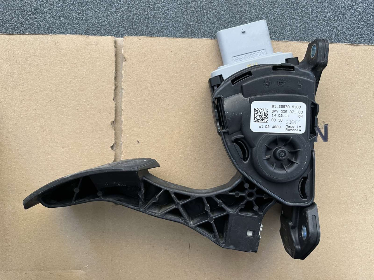 Детали тормозной системы для Грузовиков FOOT BRAKE VALVE ELECTRONIC BRAKE SYSTEM MAN TGM-TGL: фото 11