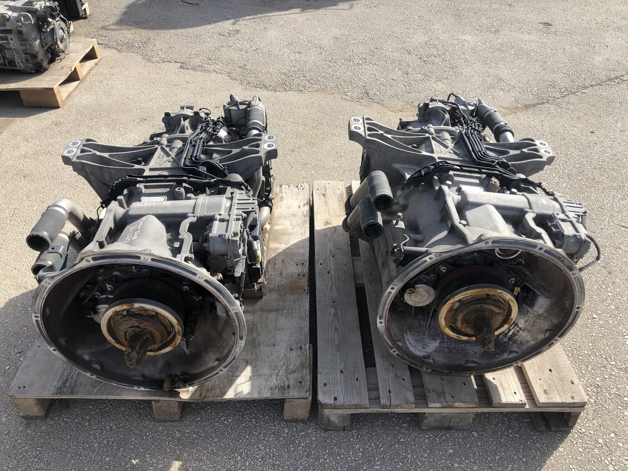 GEARBOX G211-12 ZKL RETARDER ACTROS MP4 (AVAILABLE 2PCS) - Коробка передач для Грузовиков: фото 1 GEARBOX G211-12 ZKL RETARDER ACTROS MP4 (AVAILABLE 2PCS) - Коробка передач для Грузовиков: фото 1