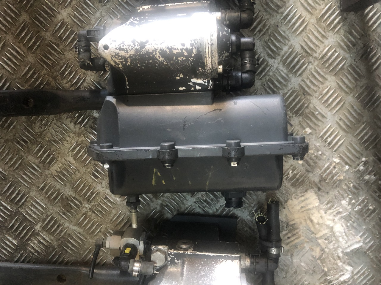 MERCEDES-BENZ ACTROS-ATEGO ADBLUE PUMP MODULE - Топливный насос для Грузовиков: фото 2 MERCEDES-BENZ ACTROS-ATEGO ADBLUE PUMP MODULE - Топливный насос для Грузовиков: фото 2