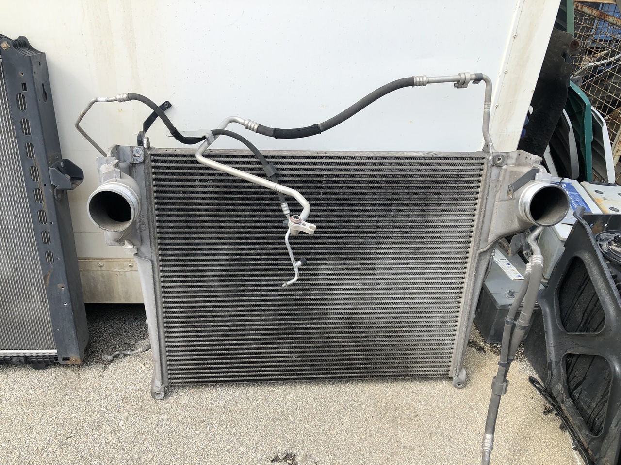 RADIATOR,INTERCOOLER,ADBLUE CONTAINER ACTROS MP4 - Радиатор для Грузовиков: фото 3 RADIATOR,INTERCOOLER,ADBLUE CONTAINER ACTROS MP4 - Радиатор для Грузовиков: фото 3