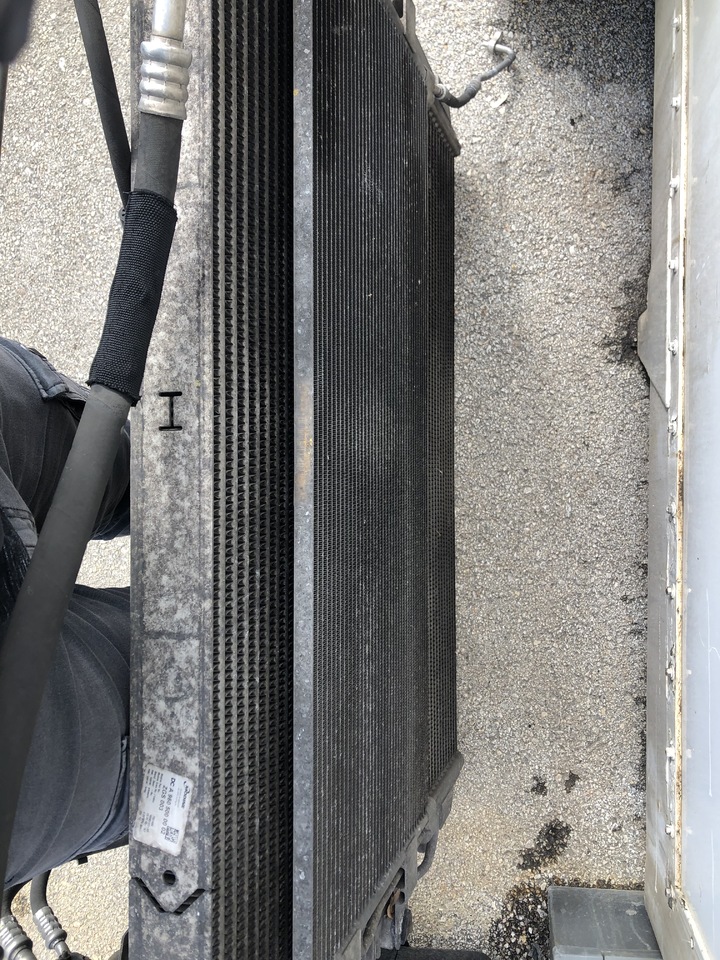 RADIATOR,INTERCOOLER,ADBLUE CONTAINER ACTROS MP4 - Радиатор для Грузовиков: фото 5 RADIATOR,INTERCOOLER,ADBLUE CONTAINER ACTROS MP4 - Радиатор для Грузовиков: фото 5