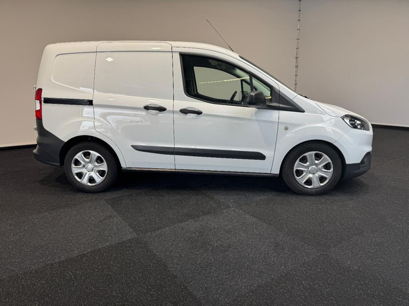 Ford Transit Courier 15 TDCI - Легковой фургон: фото 4 Ford Transit Courier 15 TDCI - Легковой фургон: фото 4